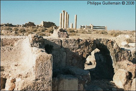 Les ruines de la forteresse de Machronte.