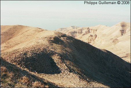 Depuis les ruines de la forteresse de Machronte, vue vers la mer Morte.