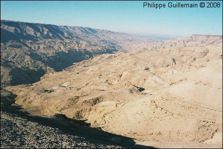 Le canyon du wadi Mujib vu depuis la route du Roi.